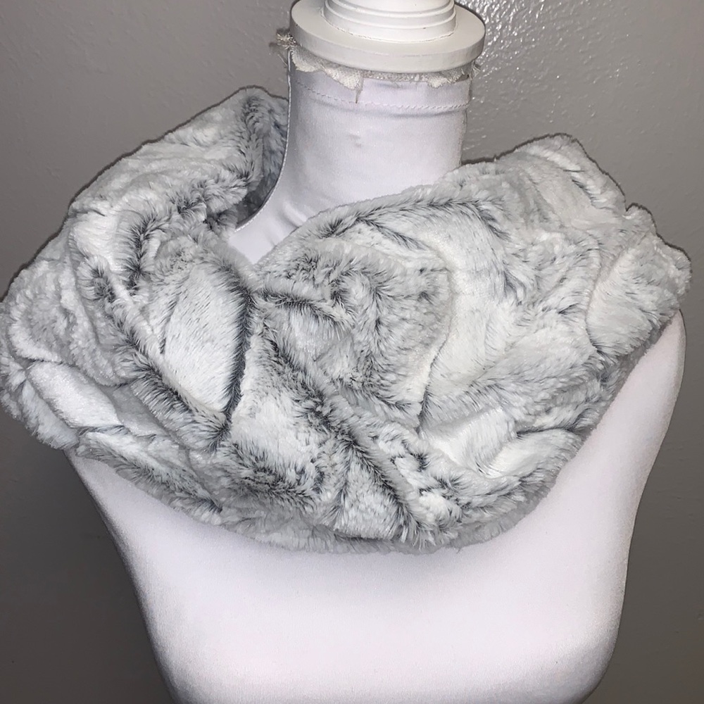 West Elm Faux Fur Infinity Scarf (Z34)